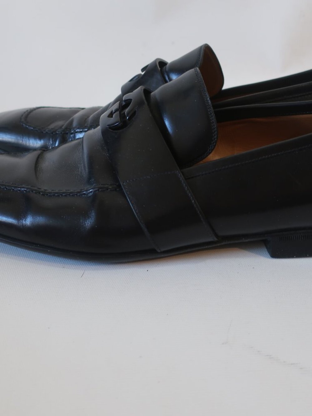 Gucci Black Leather Logo-Trim Slip-On Loafers - Picture 5 of 11